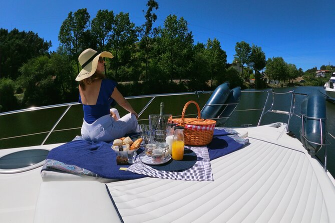 4H Private Boat Trip on the Douro River - Feel the Nature - Entering the Douro from Marina da Lixa (and why it matters)