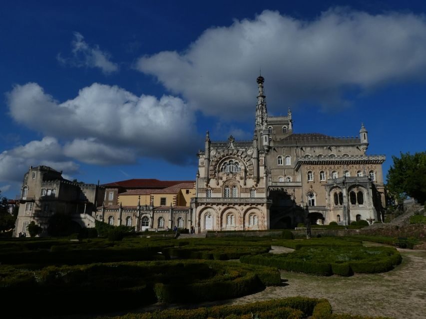 An adventure through the Forest and Palace of Bussaco - Coim - Bussaco Palace Hotel: A Big Contrast After the Forest Walk