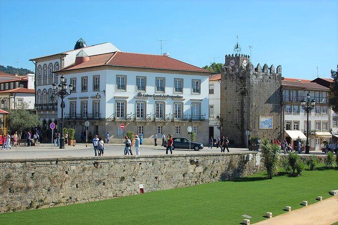 Barcelos, Ponte de Lima & Viana Private Tour (All Inclusive) - Roman Bridge over the River Lima: start like a pilgrim