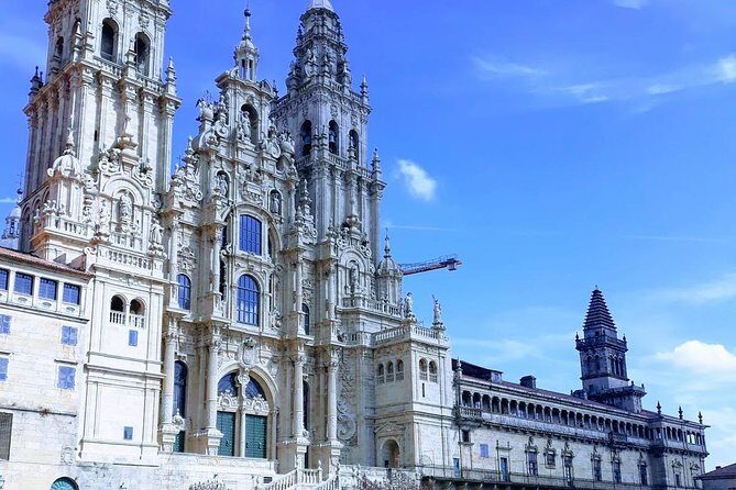 Bicycle rental in Porto for the Santiago de Compostela Road - Luggage, helmet, lock, and the repair kit you get