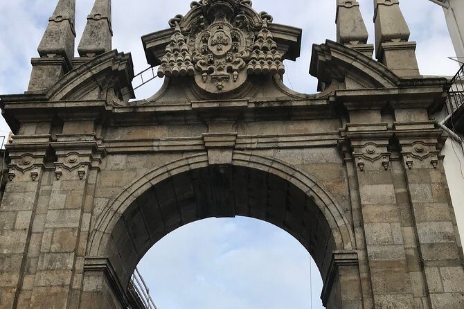 Braga and Guimarães Private Tour - Se de Braga: Old Cathedral, Simple Visit, Strong Payoff