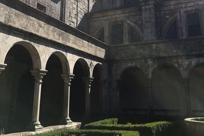 Braga and Guimarães Small Group Tour with Lunch From Porto - Stop 2: Sanctuary of Our Lady of Sameiro for calm views