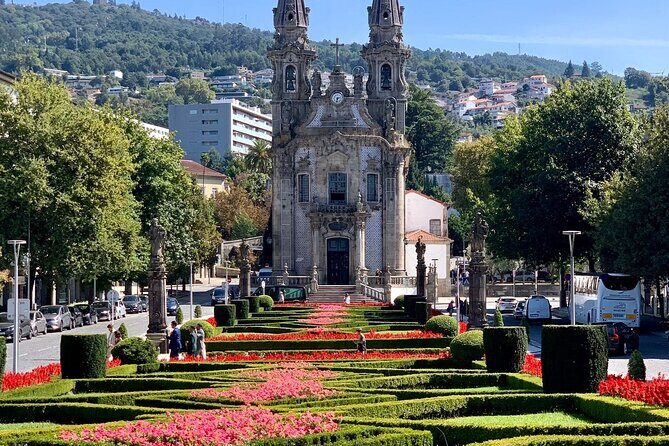 Braga/Guimarães: 1 Day with Lunch + farm and wine tasting - Guimarães: Castle and Dukes’ Palace in the City Where Portugal Was Born