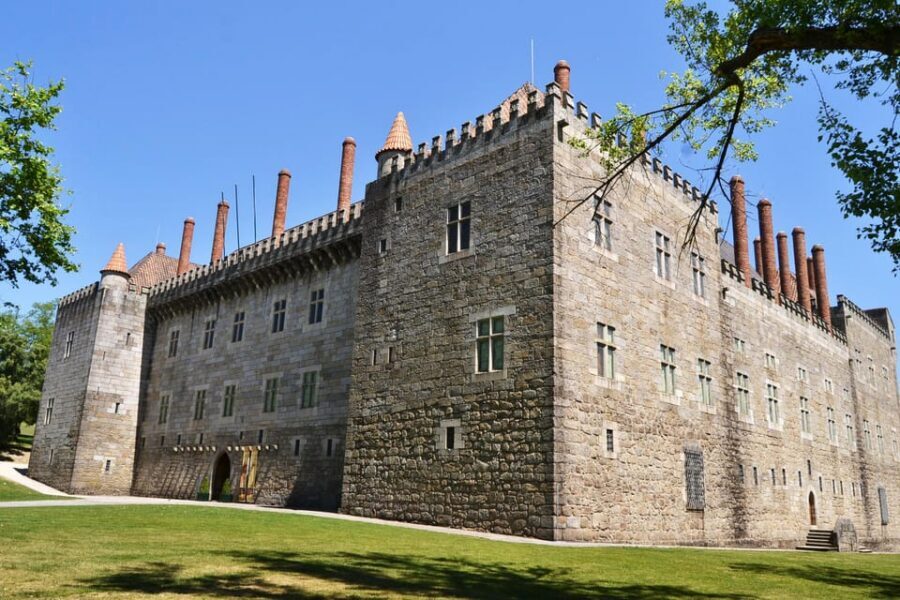 Braga & Guimarães Tour: Small Historical Group Tour - Guimarães Castle area, plus the churches and palatial highlights