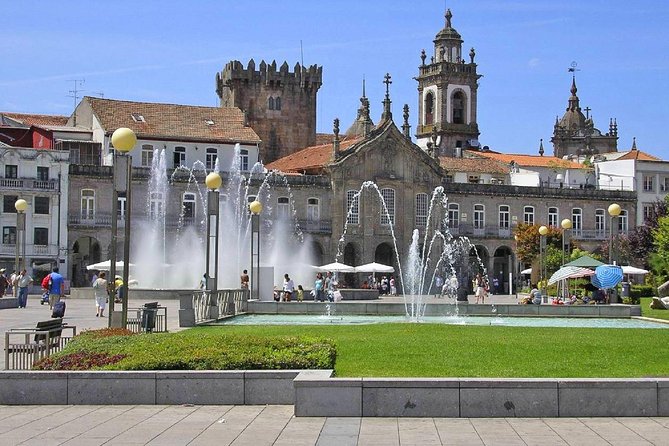 Braga - Roman & Baroque / Full Day - from Porto - Jardim de Santa Bárbara and Torre de Menagem: calm, then castle leftovers