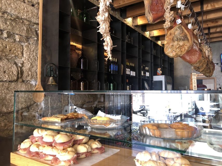 Córdoba: Discover the Soul of Spanish Natural Wine & Cuisine - Arriving at Jugo Vinos: where the tasting starts