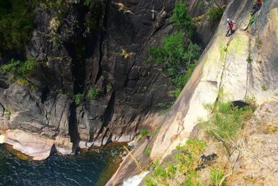 Deep canyoning - Meeting at the Peneda-Gerês Canyoning Center and starting smart