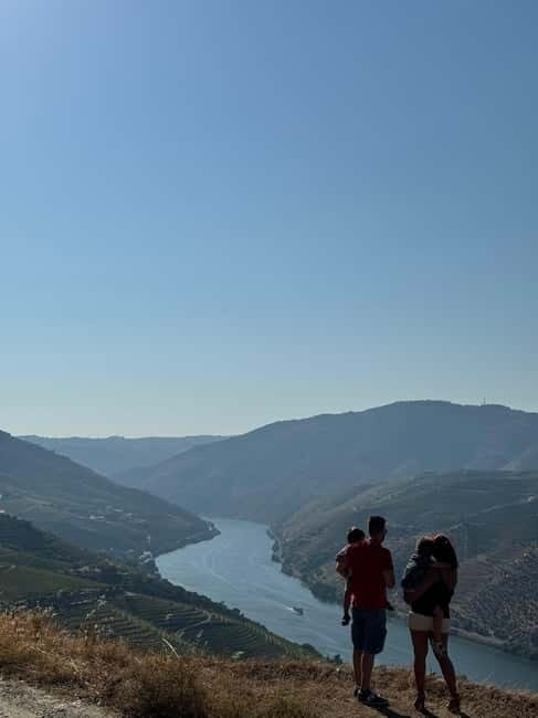 Douro offroad experience: visit to a winery and a picnic - The final photo stop and ride-out: leave with photos and context