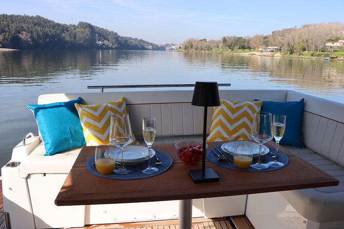 Douro Tour on a Private Yacht in Porto - Infante D. Henrique and Freixo: finishing with more river-to-city angles