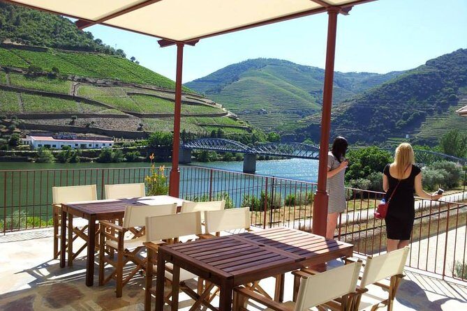 Douro Valley: Historical Sites, Wine Experience, Lunch & Cruise - Cais do Pinhão and the Rabelo boat cruise: the 50-minute payoff