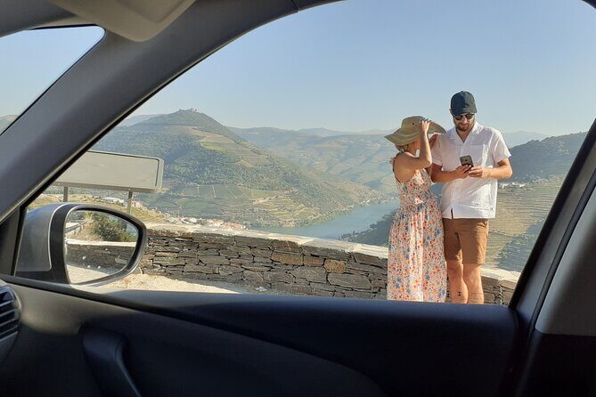 Douro Valley Premium with wine tasting lunch and boat - How the live guide changes the whole experience