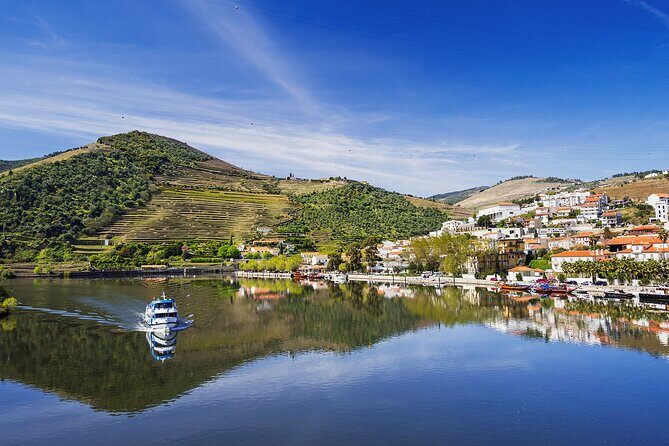Driver with Private Vehicle in the Douro Valley - Stop 3: Cais do Pinhão, the heart of the Douro