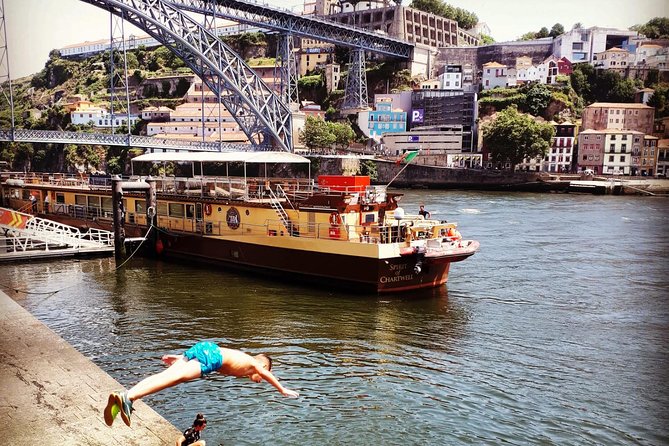 Eat & Tell Porto's Tale: The historical tour that goes through your stomach! - A food walk that teaches Porto, one bite at a time