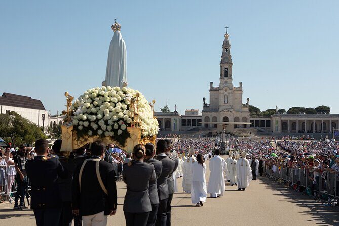 FÁTIMA Private Shrine and Pastorinhos Tour from Porto - Basilica of the Holy Trinity: modern scale in front of the older story