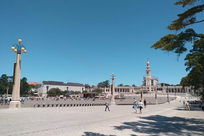 Fatima Shrine Walking Tour - Stop 1: Chapel of the Apparitions—where your visit gets its meaning