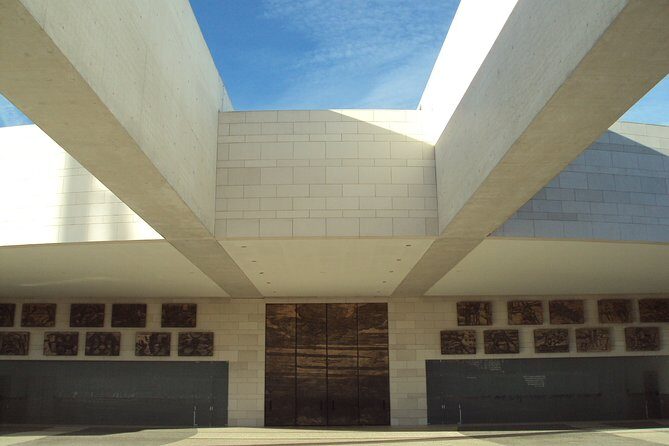 Fatima Shrine Walking Tour - Stop 3: Basilica of the Holy Trinity—finishing with closure