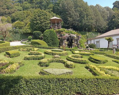 From Porto: Braga and Guimarães Day Tour with Lunch - Porto pickup and the van ride north (what the timing feels like)