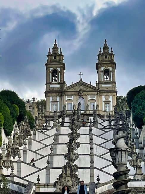 From Porto: Braga and Guimarães Day Tour with Lunch - Lunch in Minho style: local food and green wine included