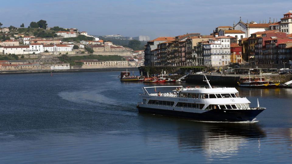 From Porto: Douro River Cruise, Winery Visit & Lunch - From Estiva Quay to Pinhão: why the river cruise runs the show