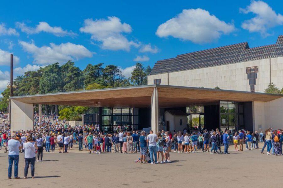From Porto: Fatima and Miracle of Santarem Private Day Tour - The Drive to Santarém: A Quick Change in Time Period