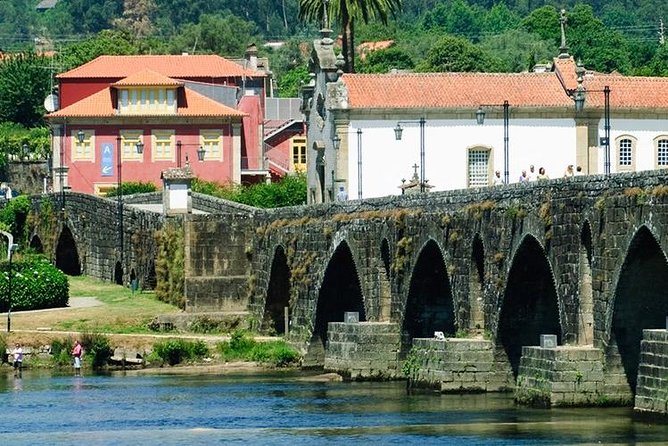 Green Wine Ponte Lima Region-Small Group tour-Lunch,Wine Tastings - Winery lunch with drinks and vinho verde tasting