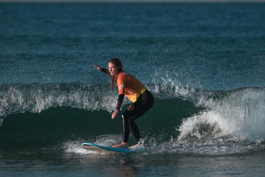 Group Surf Lesson - Coaching Style: FPS-Certified Instructors and Real Attention