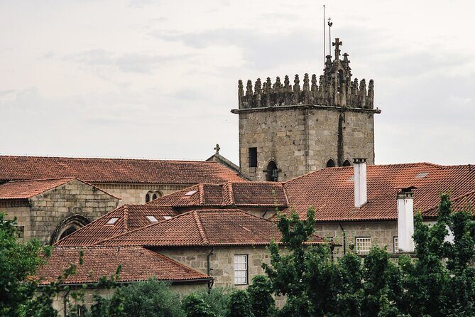 Guimarães Old Town Private Walking Tour - Getting oriented fast: Avenida Dom João IV to the medieval core