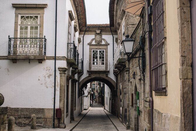 Guimarães Old Town Private Walking Tour - The old Jewish quarter: what you’ll learn about Sephardic Jews in the 14th century