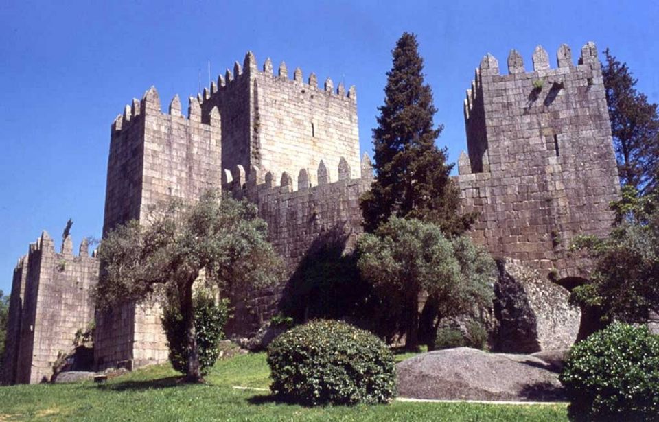Guimarães Tour(4Hours): From Oporto;City Tour- Half Day Trip - A half-day that makes the birthplace of Portugal make sense