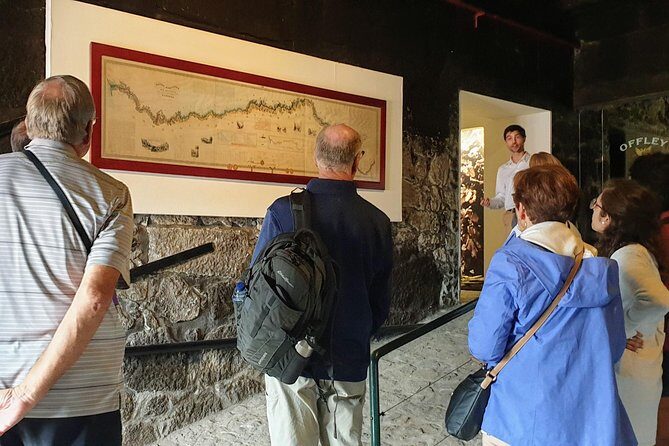 Half Day Porto & Beach Side Small-Group Tour- Different Tastings - Torre dos Clérigos and the quick-photo Porto center