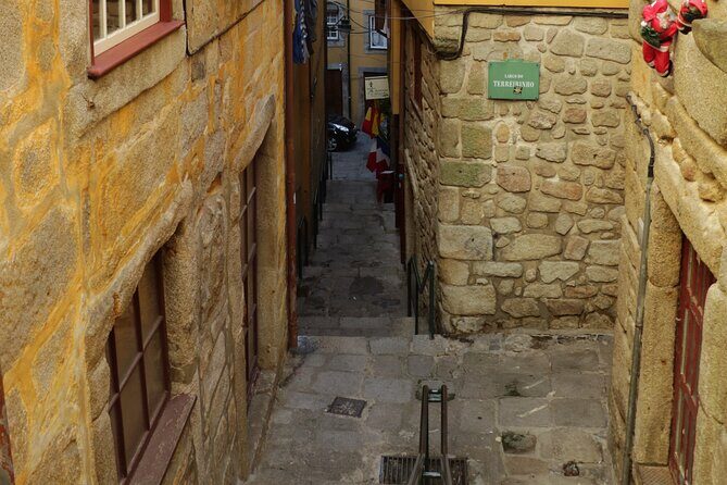 Half Day Private Tour in TukTuk Porto Jewish Heritage - Stop 2: Kadoorie-Mekor Haim Synagogue—what you can actually do