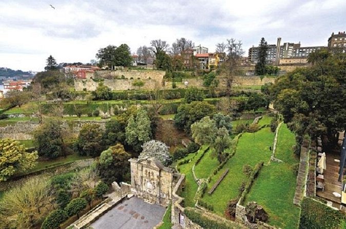 Jewish Walking Tour of Porto - Jardim Municipal do Horto das Virtudes: cemetery ground at Olival