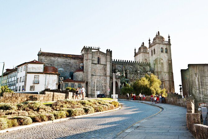 Love in Porto: Self-Guided Romantic Puzzle Walk - Alfândega Porto Congress Centre: modern Porto enters the love story
