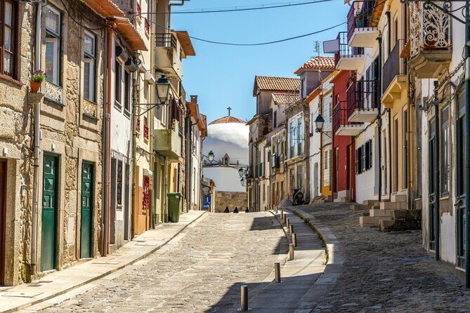 Love in Porto: Self-Guided Romantic Puzzle Walk - Treze a Rir uns dos Outros: art you can solve, not just look at