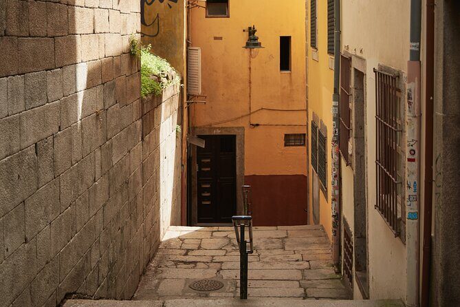 Mobile Photography through Porto hidden streets - Miradouro da Rua das Aldas: making viewpoints feel personal