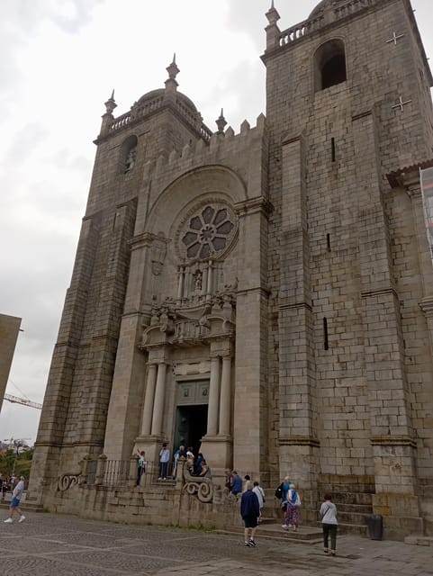 Monumental and historical Oporto with the Stock Exchange Palace - Key highlights at a glance