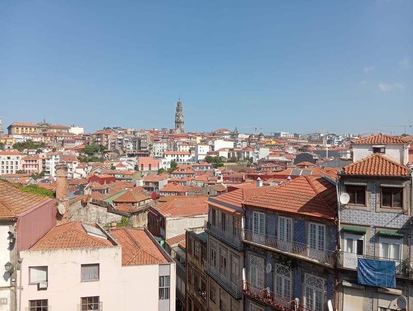 Monumental and historical Oporto with the Stock Exchange Palace - Sé district and the Cathedral: medieval streets with real street-life