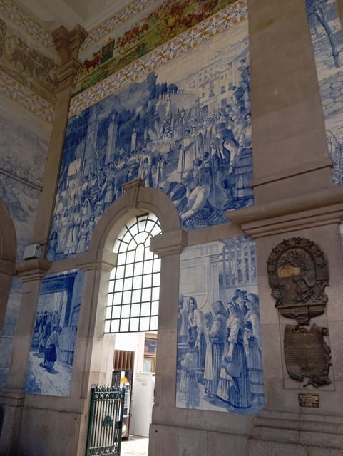 Monumental and historical Oporto with the Stock Exchange Palace - How the French-speaking guide makes the walking land