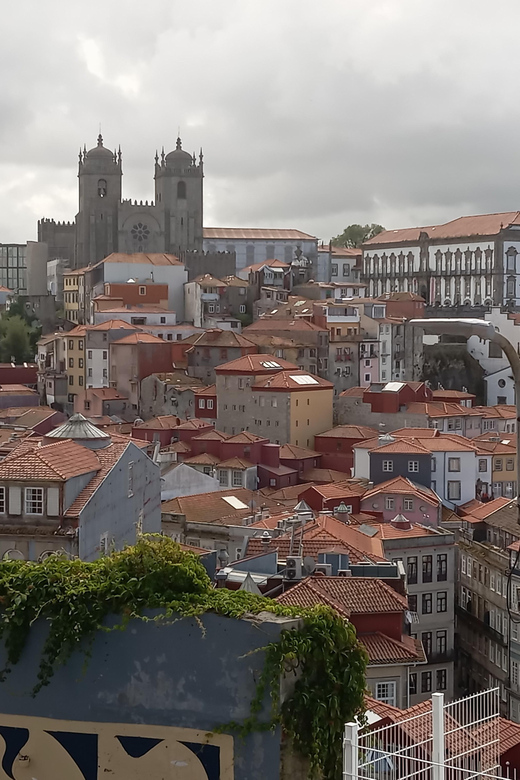 Monumental and historical Oporto with the Stock Exchange Palace - Starting at São Bento and getting your bearings fast