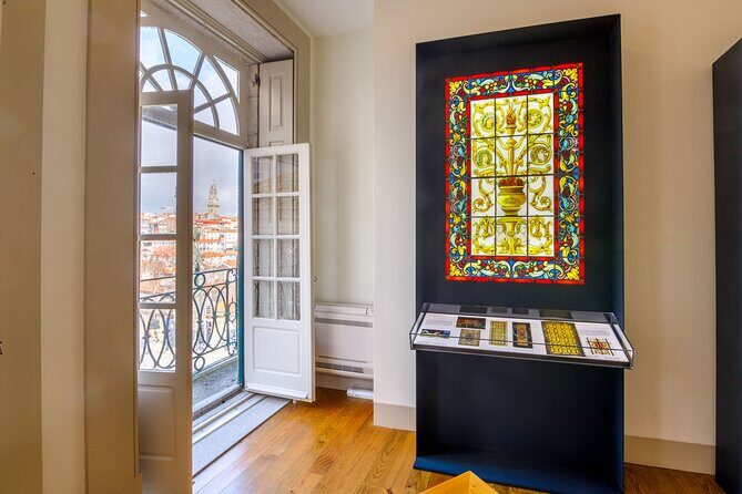 Museu do Vitral Entry Ticket with Wine Tasting - Rooms, levels, and the pace that fits a 1-hour ticket