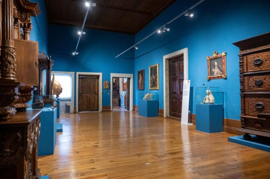 Museum of Decorative Arts - Viana do Castelo - Costume Museum: old weddings, dowries, and courtship culture
