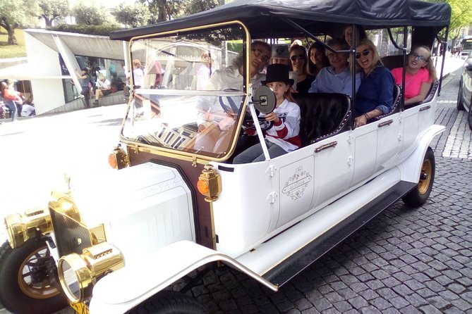 Old City Tour - Alfândega and Palácio da Bolsa: Big Architecture Without the Full Day