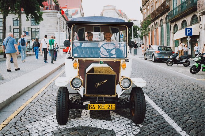 Old City Tour - Getting Oriented on Rua Escura and Rua da Vitória