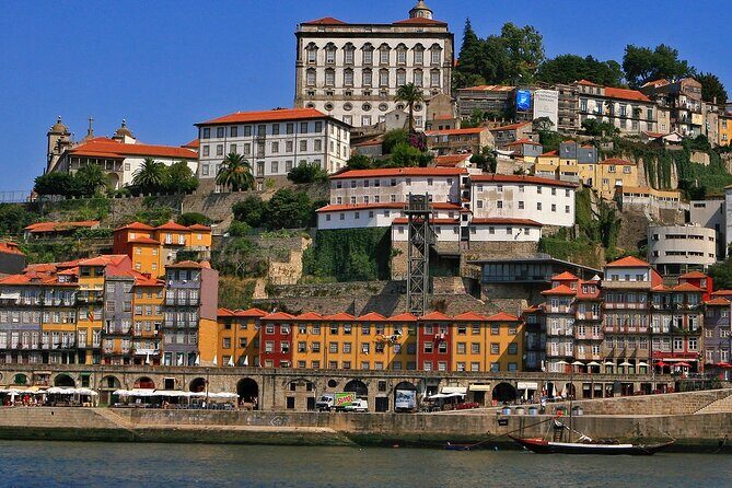 Oporto Private 4-hours Tour with Hotel Pickup - Praca da Batalha and Rua de Santa Catarina: history plus real street life