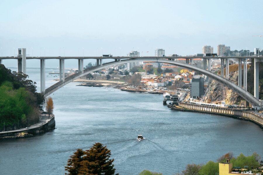 Oporto Tuk Tuk Tour: Among bridges and mysteries - 1.30h - Maria Pia Bridge (Eiffel) and Dom Luís I: the engineering stories you’ll remember