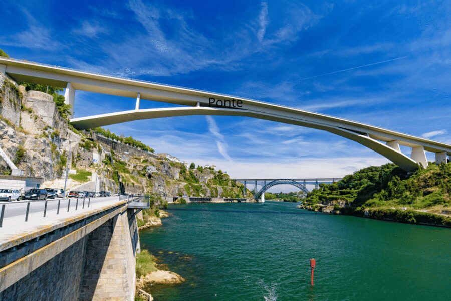 Oporto Tuk Tuk Tour: Among bridges and mysteries - 1.30h - The Douro River mouth at the Atlantic: the final view that makes the trip click