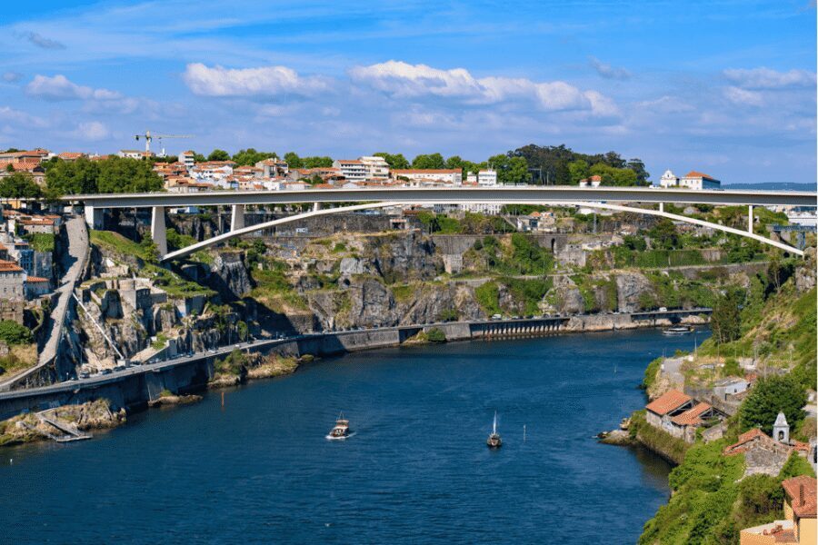 Oporto Tuk Tuk Tour: Among bridges and mysteries - 1.30h - Your guide and private group comfort: what to expect in the ride