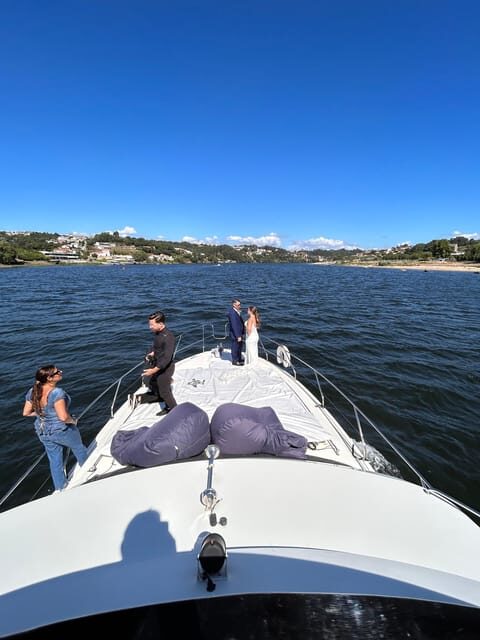 Passeio de barco rio douro inesquecível - The yacht itself: comfort that’s built into the plan