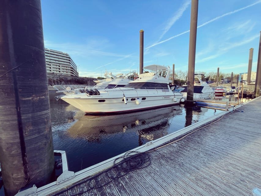 Passeio de barco rio douro inesquecível - Wine, snacks, and music: the small touches that make it memorable