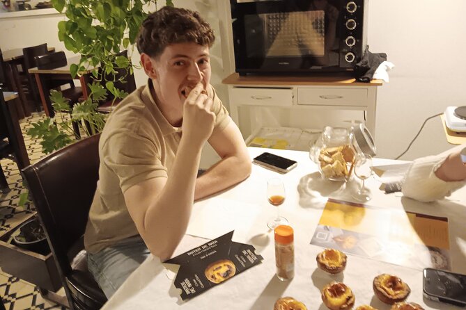 Pastel de Nata Workshop in Porto - Waiting time that’s actually enjoyable: port wine and music